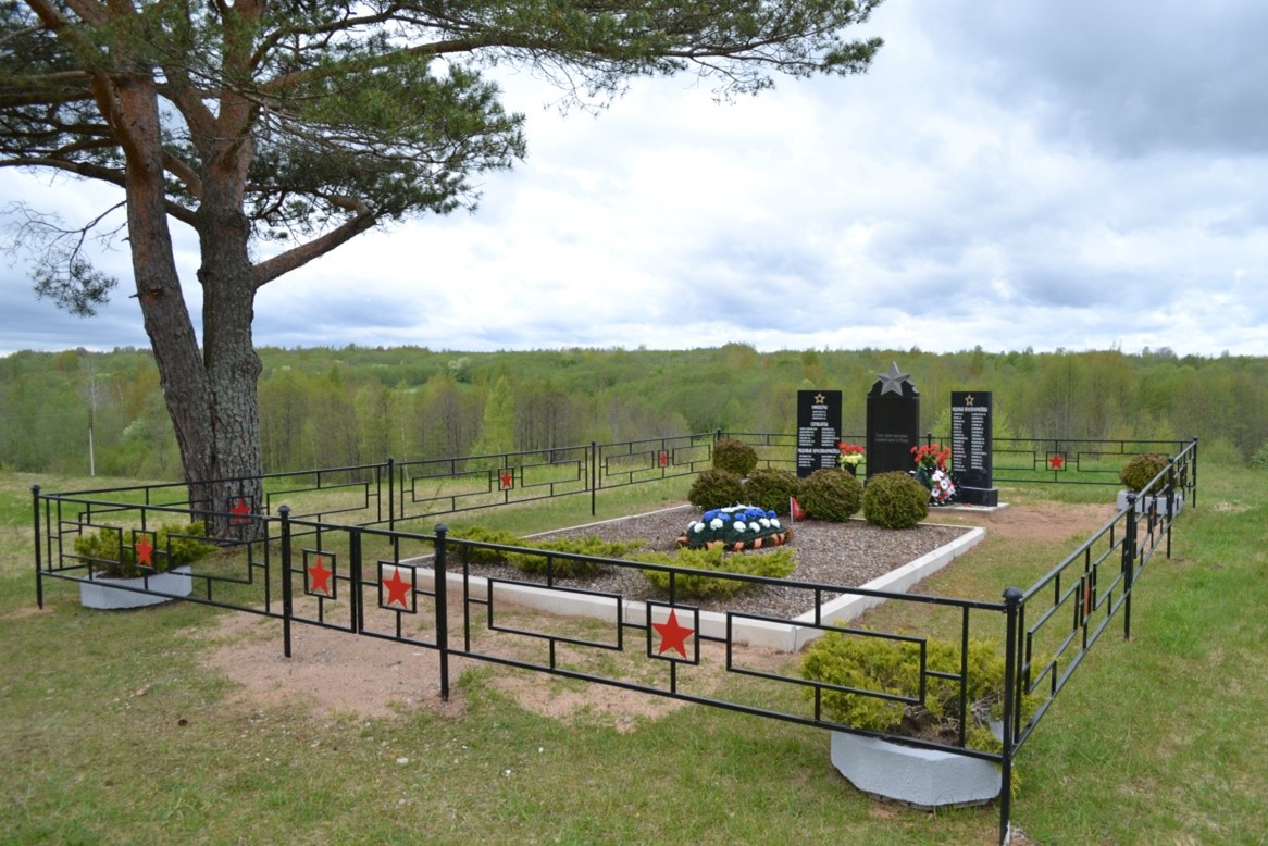 Братская могила воинов, погибших в годы ВОВ